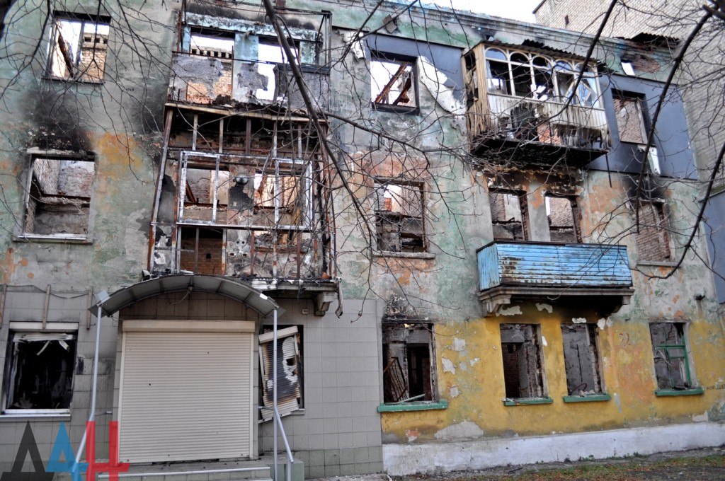 Дебальцево и Углегорск готовятся к своему первому Новому году в составе ДНР. Дебальцево и Углегорск готовятся к своему первому Новому году в составе ДНР.