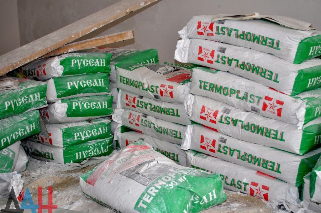 Дебальцево и Углегорск готовятся к своему первому Новому году в составе ДНР. Дебальцево и Углегорск готовятся к своему первому Новому году в составе ДНР.