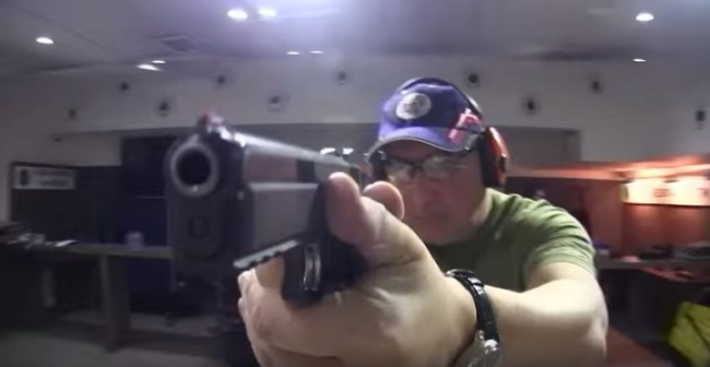 Рогозин показал свое мастерство стрельбы "по-македонски" Рогозин показал свое мастерство стрельбы "по-македонски"