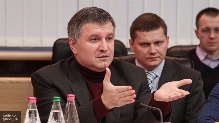 Азаров: Аваков и Саакашвили показали, что на Украине больше нет президента Азаров: Аваков и Саакашвили показали, что на Украине больше нет президента