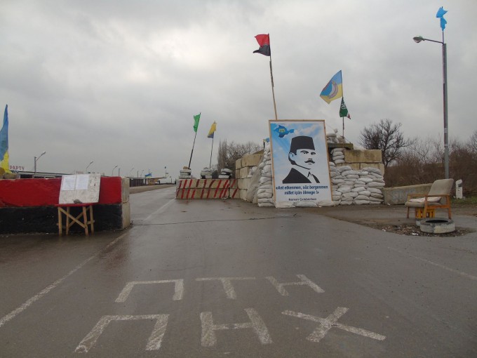 В Херсоне объявлено о создании отрядов для обороны от националистов — участников блокады Крыма В Херсоне объявлено о создании отрядов для обороны от националистов — участников блокады Крыма