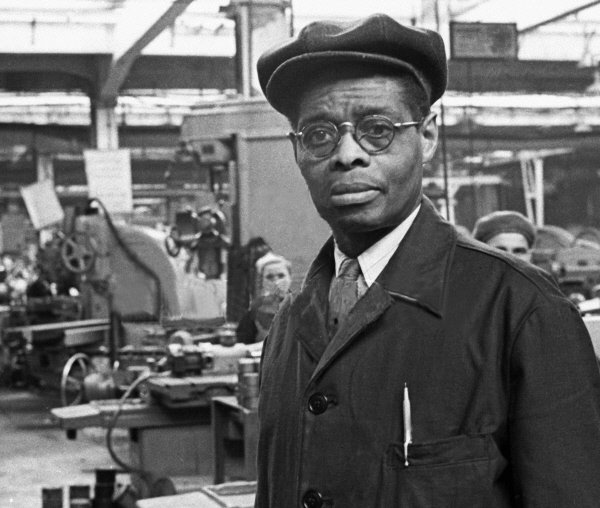 Американский рабочий, негр Робинсон об индустриализации в СССР Американский рабочий, негр Робинсон об индустриализации в СССР