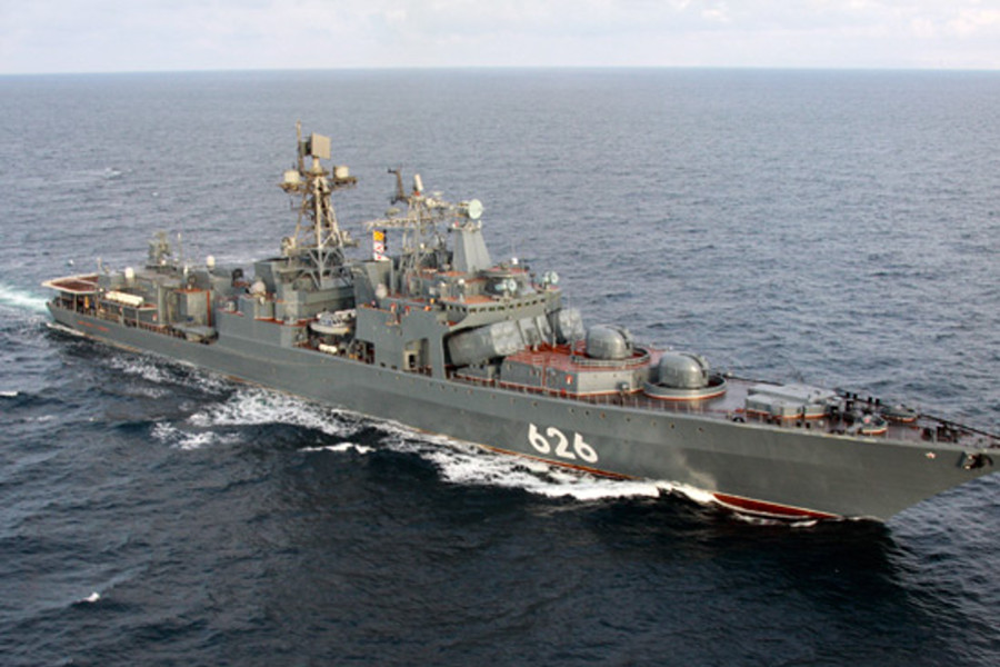 Большой противолодочный корабль «Вице-адмирал Кулаков» прошел Суэцкий канал