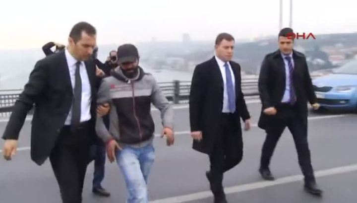 Турецкая комедия: Эрдоган спас собиравшегося спрыгнуть с моста самоубийцу Турецкая комедия: Эрдоган спас собиравшегося спрыгнуть с моста самоубийцу