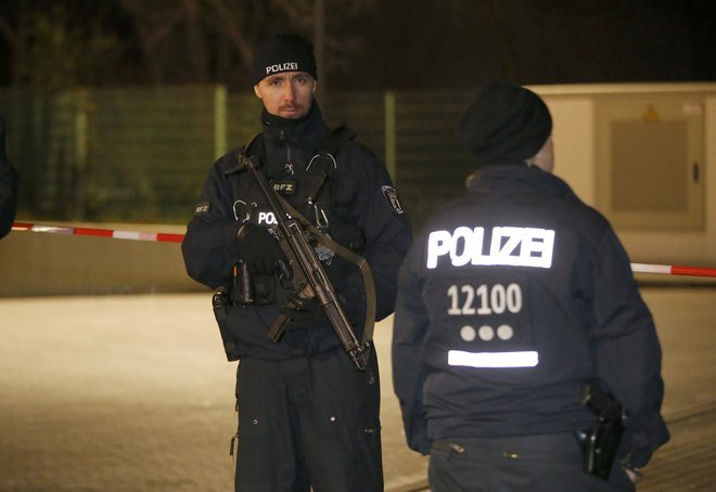 На улице Берлина произошла перестрелка, есть погибший На улице Берлина произошла перестрелка, есть погибший