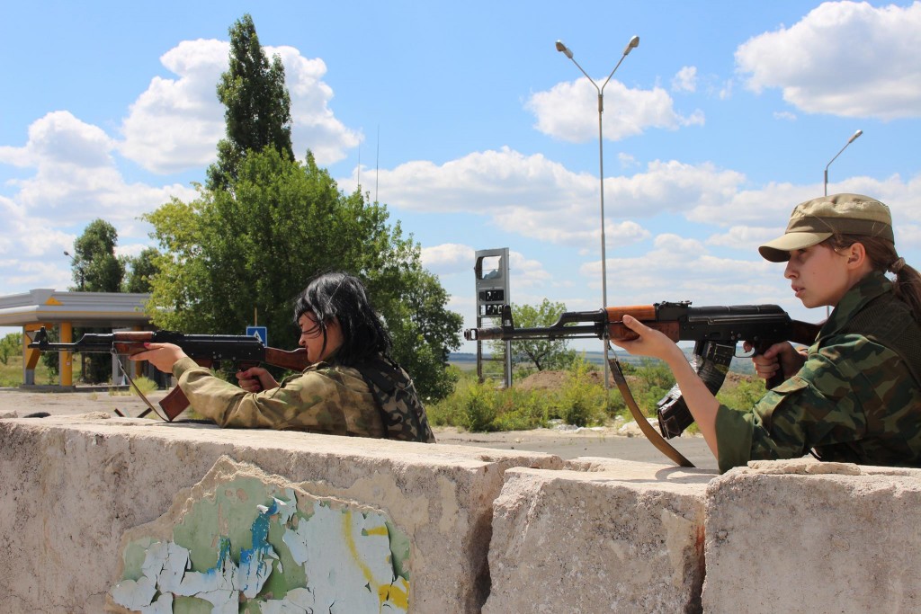 20-летняя ополченка: «Хороший нацист – мёртвый нацист» 20-летняя ополченка: «Хороший нацист – мёртвый нацист»