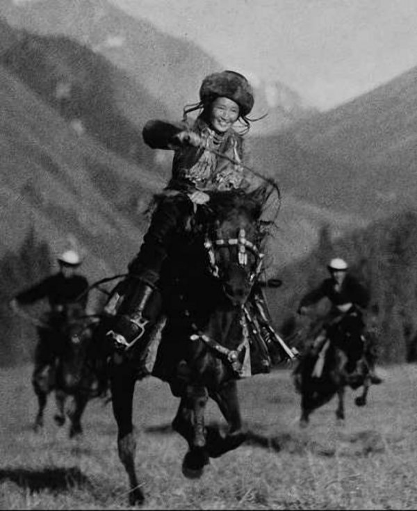 История одной фотографии: Афганская девушка