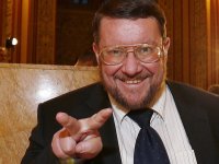 С гордо поднятой головой... Евгений Сатановский