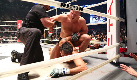 Победное возвращение Фёдора Емельяненко: "Во славу Божию и славу России!" Победное возвращение Фёдора Емельяненко: "Во славу Божию и славу России!"