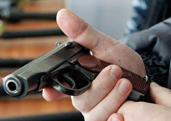 В Мариуполе полицейский застрелился в салоне такси В Мариуполе полицейский застрелился в салоне такси