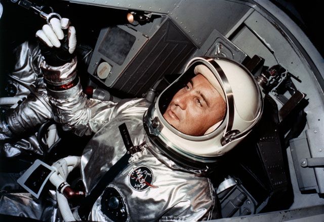 Поддельные астроноты НАСА Поддельные астроноты НАСА