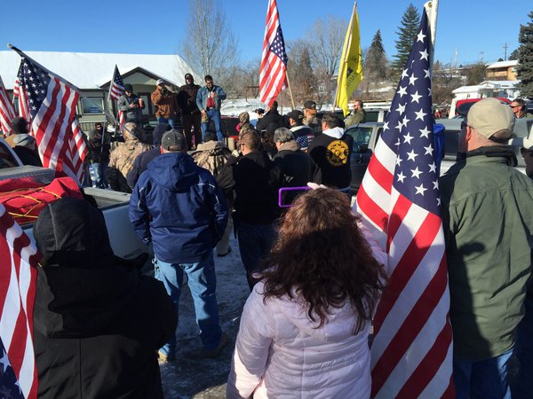 Вооружённые фермеры захватили национальный парк в штате Орегон, протестуя против правительства США Вооружённые фермеры захватили национальный парк в штате Орегон, протестуя против правительства США