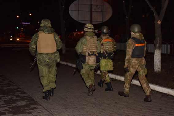 Очевидцы: Окрестности Мариуполя разграблены украинскими войсками