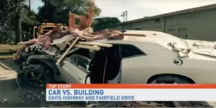 Ну тупые: Американец врезался в стену в попытке «путешествовать во времени» Ну тупые: Американец врезался в стену в попытке «путешествовать во времени»