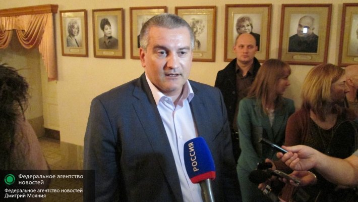 Аксенов угрожает нерасторопным крымским чиновникам уголовными делами