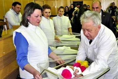 Первую в ДНР тройню окрестили в честь Республики Первую в ДНР тройню окрестили в честь Республики