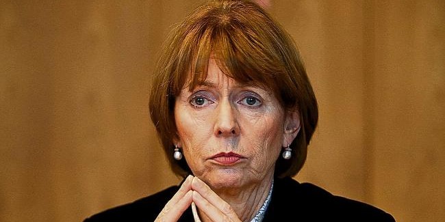 Мэр Кельна шокировала немок советом, как избегать домогательств Мэр Кельна шокировала немок советом, как избегать домогательств