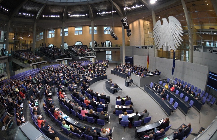 Представители правящих партий ФРГ не исключают введения санкций против Польши Представители правящих партий ФРГ не исключают введения санкций против Польши