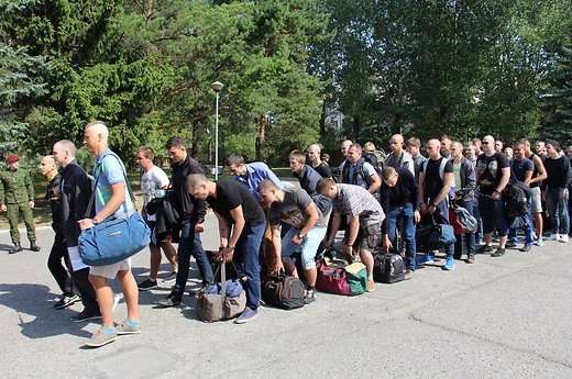 Премьер-министр Литвы: эмиграция выросла из-за призыва в армию Премьер-министр Литвы: эмиграция выросла из-за призыва в армию