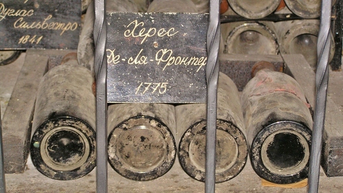 Украина судится с «Массандрой»: не смейте пить наше вино! Украина судится с «Массандрой»: не смейте пить наше вино!