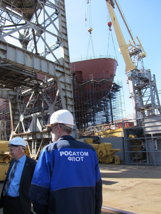 Строительство первой в мире плавучей АЭС и крупнейшего ледокола вошло в решающую стадию