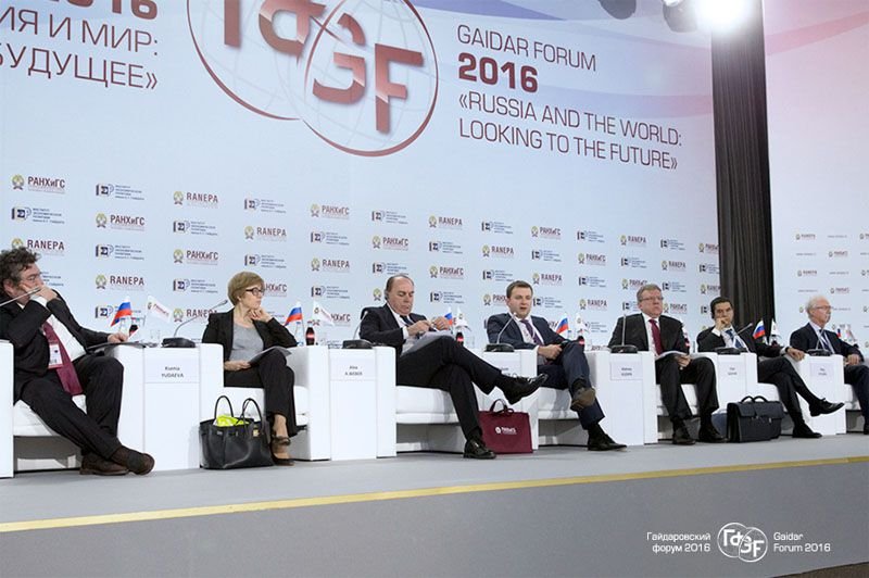"Гайдаровский форум". Эксперты жгут...