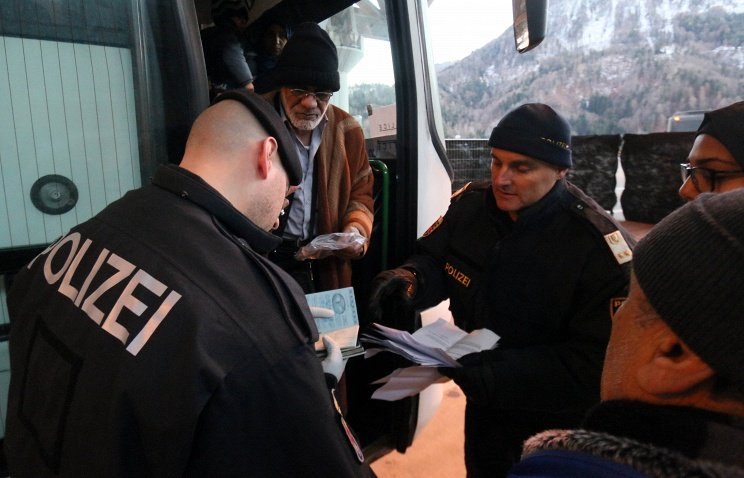 Австрия временно приостанавливает действие Шенгенского соглашения Австрия временно приостанавливает действие Шенгенского соглашения