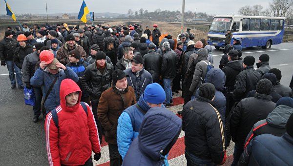 Жизнь украинцев в 2016: мобилизация, инфляция, обнищание?