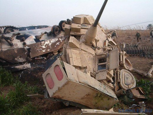 Очередной американский позор: БМП М-2 "Брэдли" в Саудовской Аравии в боях горят как спички Очередной американский позор: БМП М-2 "Брэдли" в Саудовской Аравии в боях горят как спички