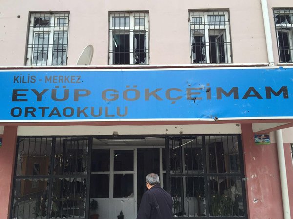 Два человека погибли в результате миномётного обстрела школы в Турции Два человека погибли в результате миномётного обстрела школы в Турции