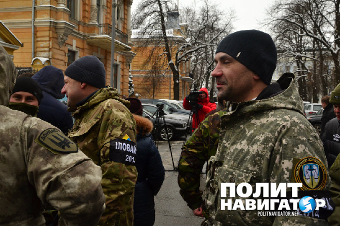 Путин и РФ не виноваты в разгроме под Иловайском — участники АТО на Банковой Путин и РФ не виноваты в разгроме под Иловайском — участники АТО на Банковой