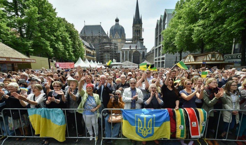 Отвратительнее исламских беженцев: евроукров хотят депортировать из Германии Отвратительнее исламских беженцев: евроукров хотят депортировать из Германии