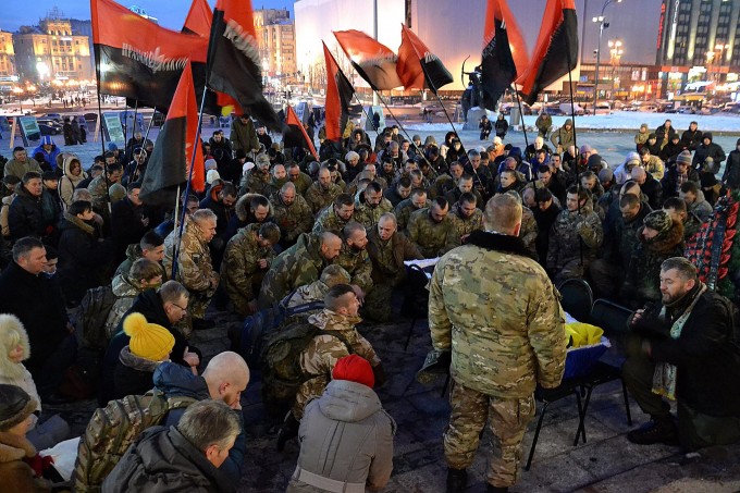 По центру Киева опять гроб носили По центру Киева опять гроб носили