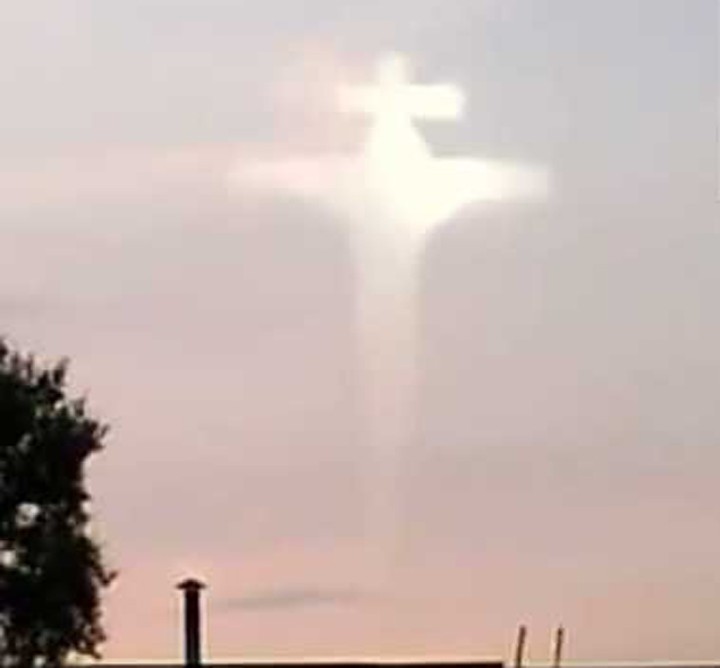 Небеса пригрозили американцам огненным крестом Небеса пригрозили американцам огненным крестом