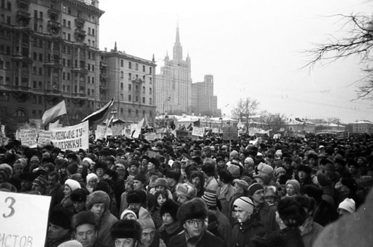 Как толпа хоронила СССР, хроника в фото. Как толпа хоронила СССР, хроника в фото.