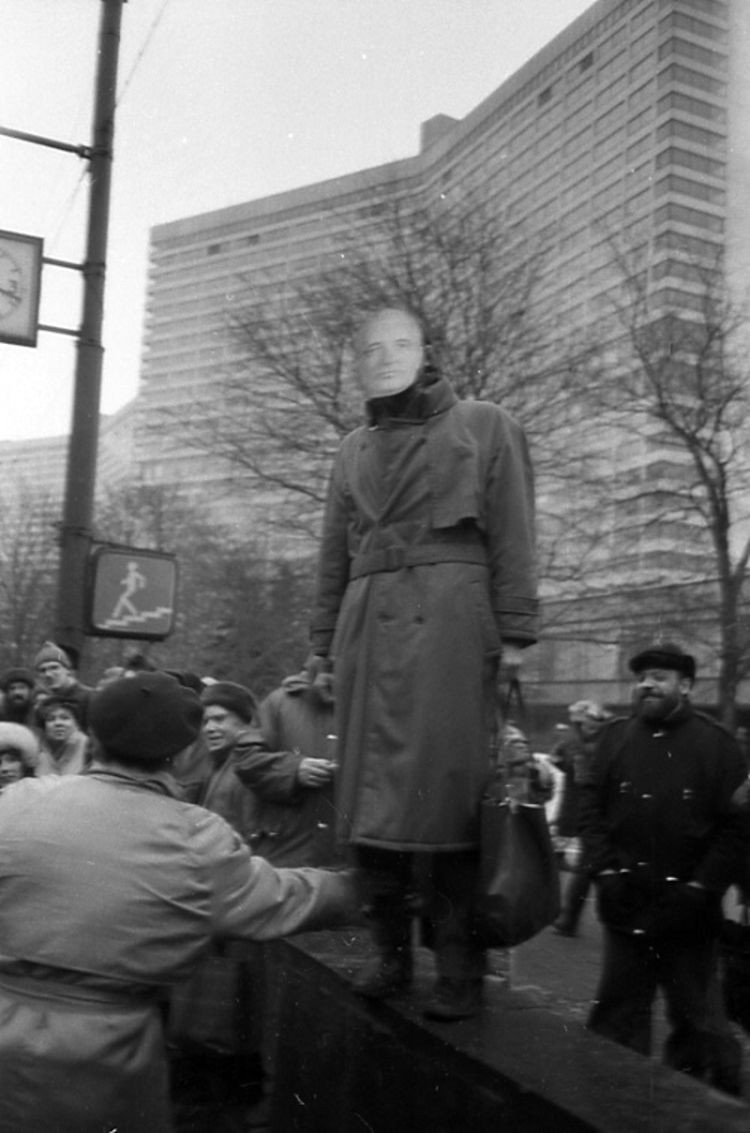 Как толпа хоронила СССР, хроника в фото. Как толпа хоронила СССР, хроника в фото.