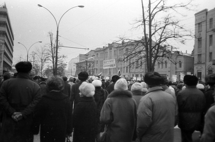 Как толпа хоронила СССР, хроника в фото. Как толпа хоронила СССР, хроника в фото.