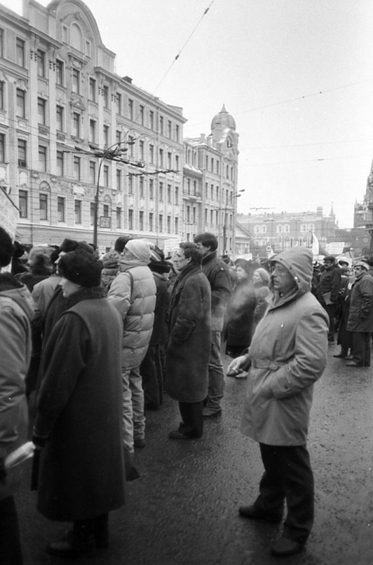 Как толпа хоронила СССР, хроника в фото. Как толпа хоронила СССР, хроника в фото.
