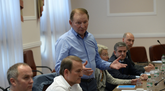 Кучма просит сменить его в Минских переговорах на Кравчука Кучма просит сменить его в Минских переговорах на Кравчука