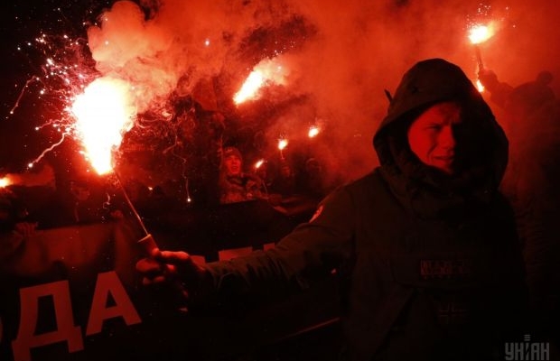 Киевские нацисты отметили день соборности «ярким факельным шествием», которое осветила ТСН Киевские нацисты отметили день соборности «ярким факельным шествием», которое осветила ТСН