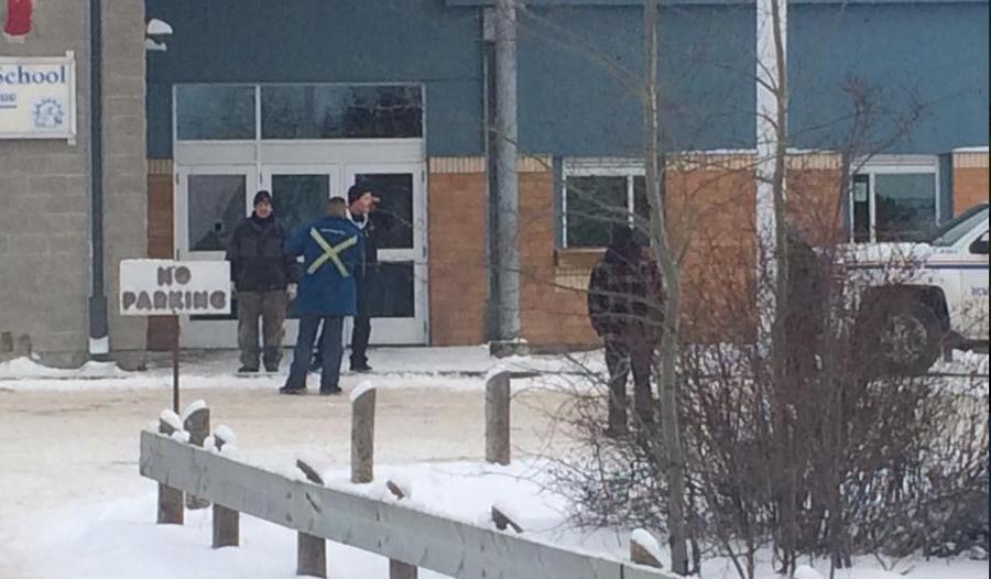 Стрельба в школе в канадской провинции Саскачеван привела к гибели четырёх человек, двое пострадали Стрельба в школе в канадской провинции Саскачеван привела к гибели четырёх человек, двое пострадали