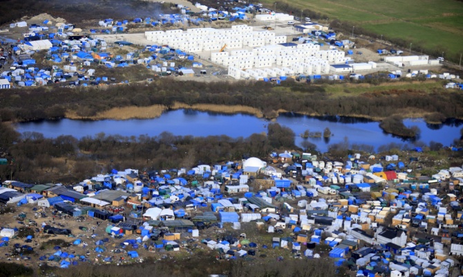 Британцы требуют от Франции ввести войска в оккупированный нелегалами Кале Британцы требуют от Франции ввести войска в оккупированный нелегалами Кале