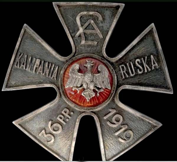 Поляки до сих пор "украинцев" называют "русской курвой" Поляки до сих пор "украинцев" называют "русской курвой"