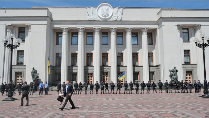 У здания Рады собрались протестующие У здания Рады собрались протестующие