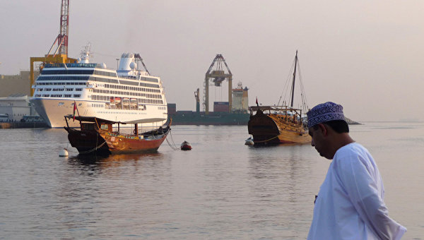 Власти Ирана потребовали от авианосца США покинуть Оманский залив Власти Ирана потребовали от авианосца США покинуть Оманский залив