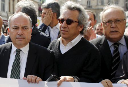 Турецкая прокуратура потребовала пожизненного заключения для критиковавших Эрдогана журналистов Турецкая прокуратура потребовала пожизненного заключения для критиковавших Эрдогана журналистов