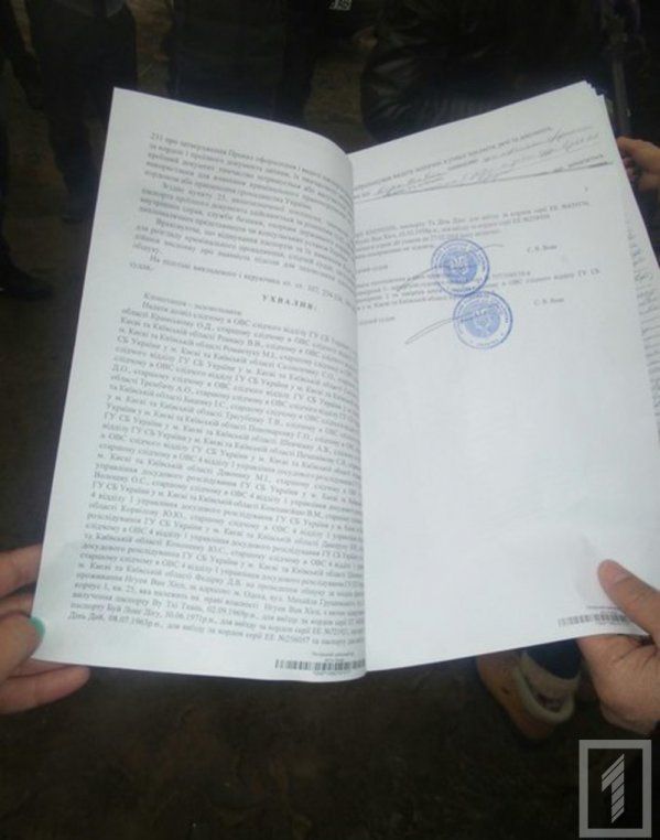 В Одессе сотрудники СБУ избили вьетнамца и забрали у него 800 тыс. гривен В Одессе сотрудники СБУ избили вьетнамца и забрали у него 800 тыс. гривен