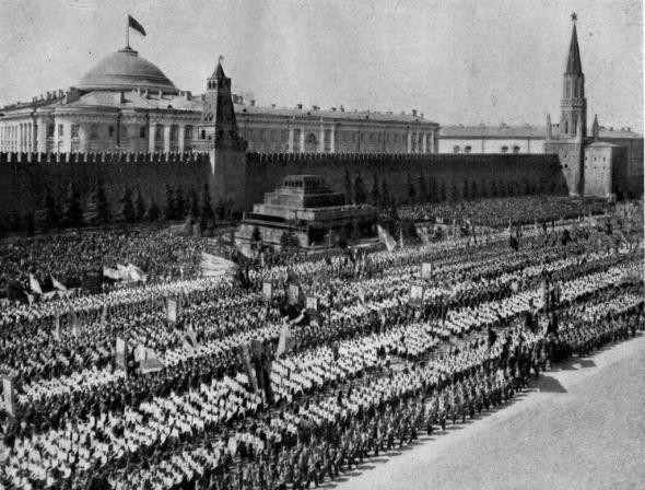 Война с исторической памятью. Мавзолей Ленина Война с исторической памятью. Мавзолей Ленина