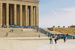 Война с исторической памятью. Мавзолей Ленина Война с исторической памятью. Мавзолей Ленина