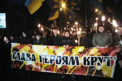 День "героев" Крут: триглавый мурал, "фекальный" марш и могила Яценюка  